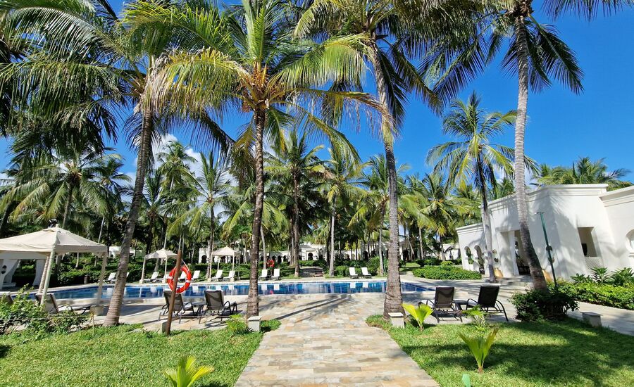 zanzibar-Tanzania-reisespezialist-st.gallen-ostschweiz-safari-zanzibar-sanzibar-badeferien-luxuferien-salfdrive-beach-traumstrand