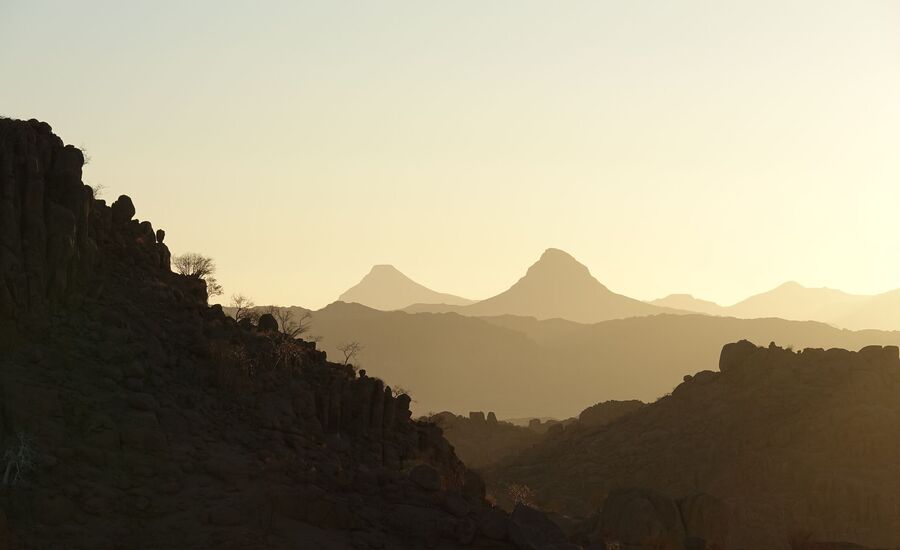 mowani-Hoanib-4x4-kakofeld-namibia-selbstfahrer-afrikaspezialist-ostschweiz-luxusreise-individuell-reiseplanung-reisebuero-stgallen