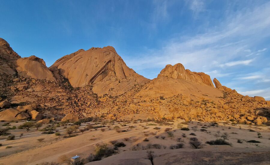 spitzkoppe-namibia-traumferien-stgallen-experte-reiseberatung-ostschweiz-fine-travel-reisebuero-selbstfahrer