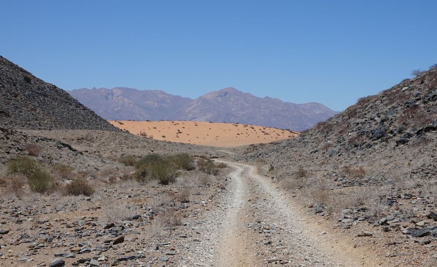 landcruiserhill-Brandberg-Twyfelfontein-abenteuer-4x4selbstfahrer-namibia-selbstfahrer-afrikaspezialist-ostschweiz-luxusreise-individuell-reiseplanung-reisebuero-stgallen