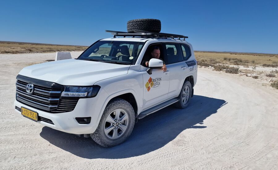 mietwagen-4x4-etosha-namibia-reisespezialisten-stgallen-fine-travel-reisebertaung-schweiz-traumreise-selbstfahrer