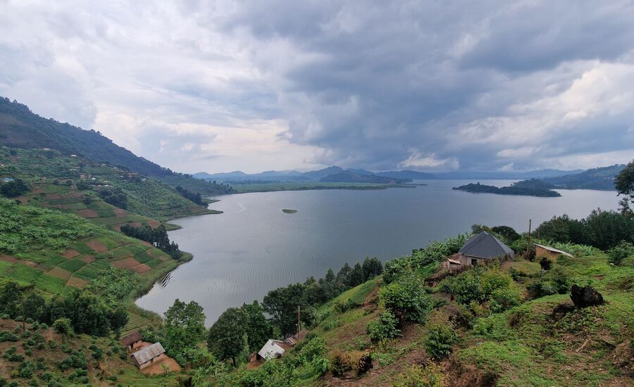 lake-mutanda-vulcano-gorilla-entebbe-kampala-lakevictoria-selfdrive-4x4-abenteuer-uganda-afrika-fine-travel-reisebuero-ostschweiz-experte-authentisch