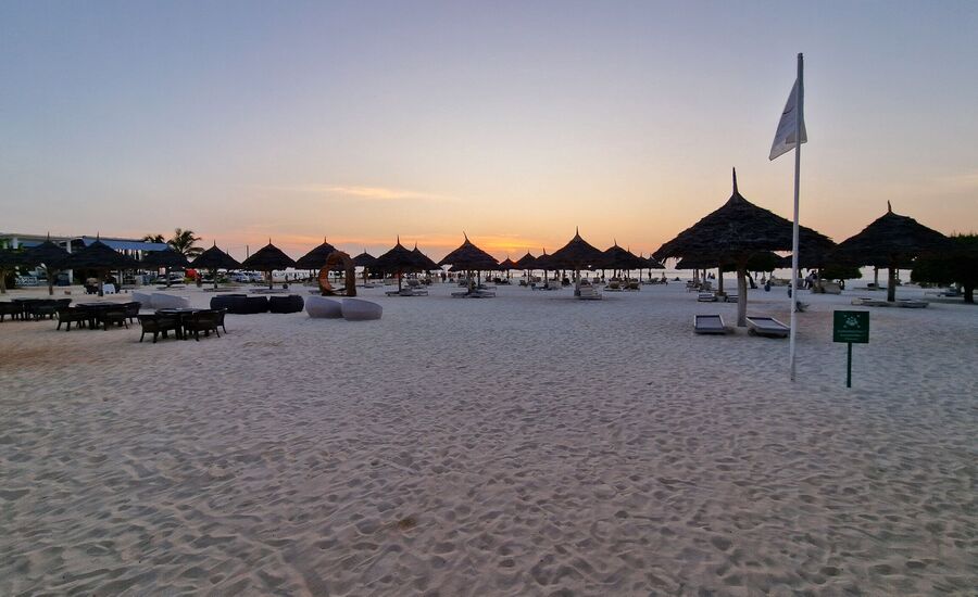 zanzibar-Tanzania-reisespezialist-st.gallen-ostschweiz-safari-zanzibar-sanzibar-badeferien-luxuferien-salfdrive-beach-traumstrand